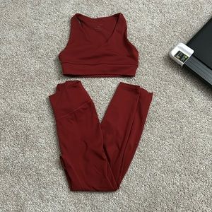 Paragon supportive set in pomegranate